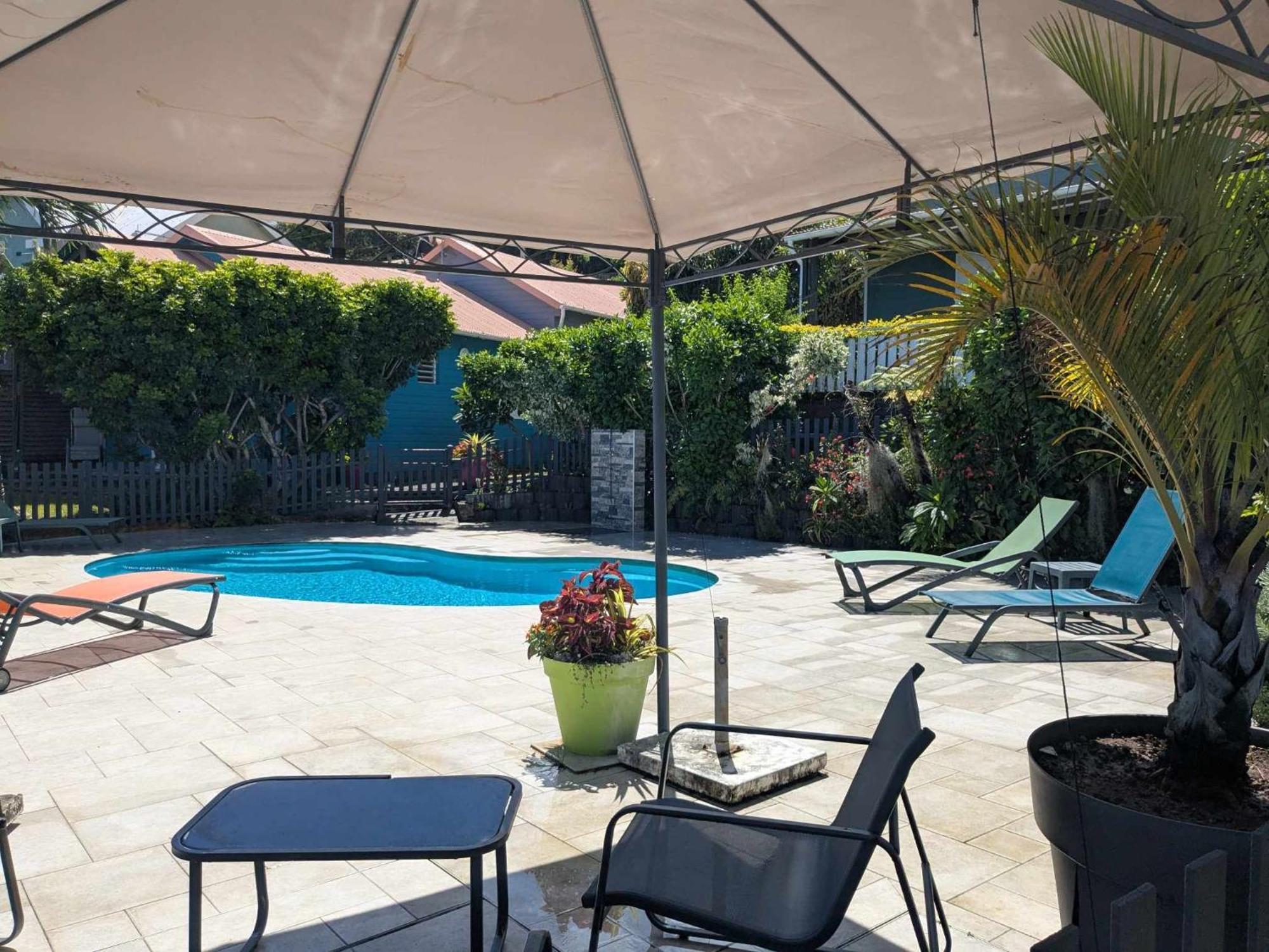 Les Kreol'Inns Chalets De Charme แซ็งต์-เลอ ภายนอก รูปภาพ